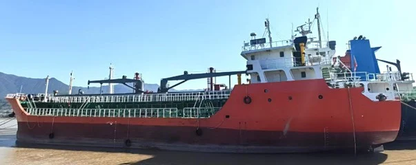 1000 DWT Oil Tanker